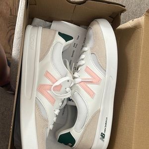 New Balance White / Pink 3 v300
